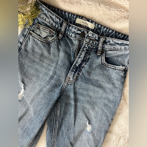 Hidden Straight Leg Distressed Jean - Picture 4 of 9